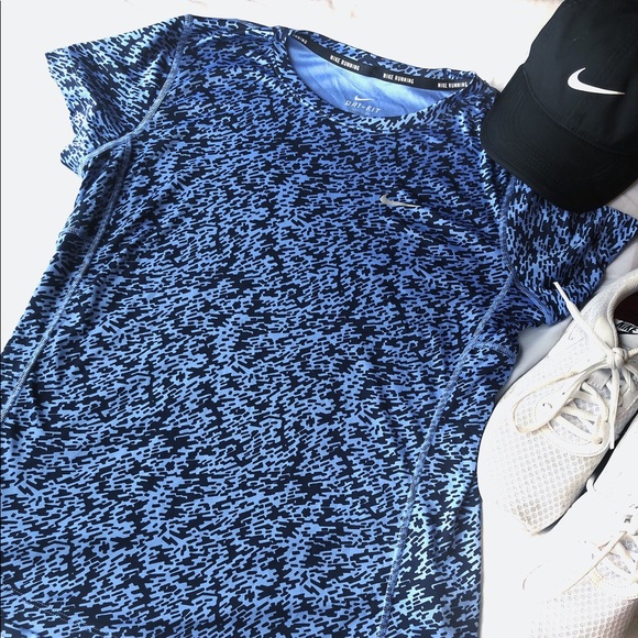 NIKE Dri-fit Running Short Sleeve Top Size Medium - Picture 4 of 5